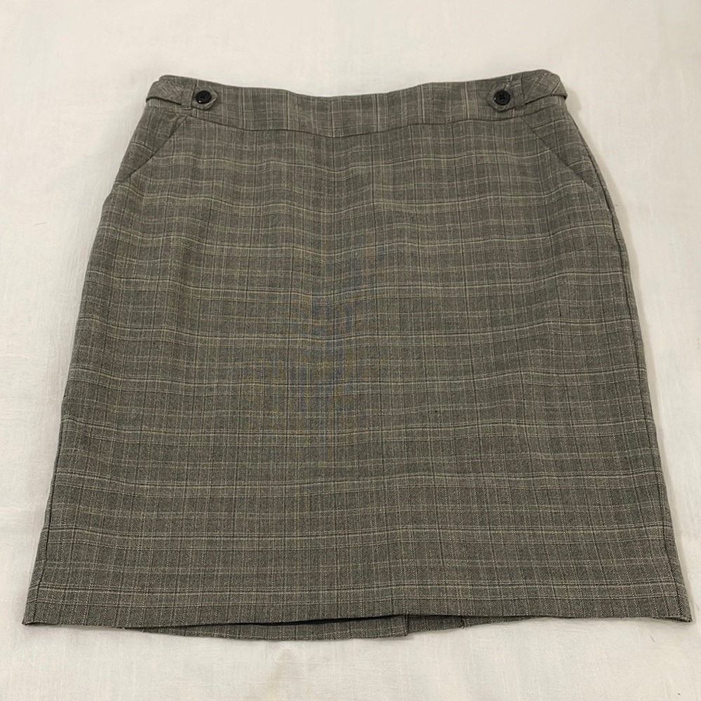 Van Heusen skirt, size 10 *Pockets!*